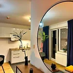Klimatyczna Hotelowa Kawalerka *