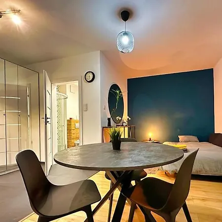 Klimatyczna Hotelowa Kawalerka *